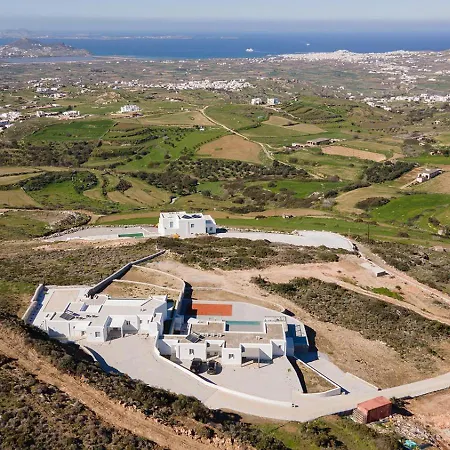 Lucxia Glinado Naxos